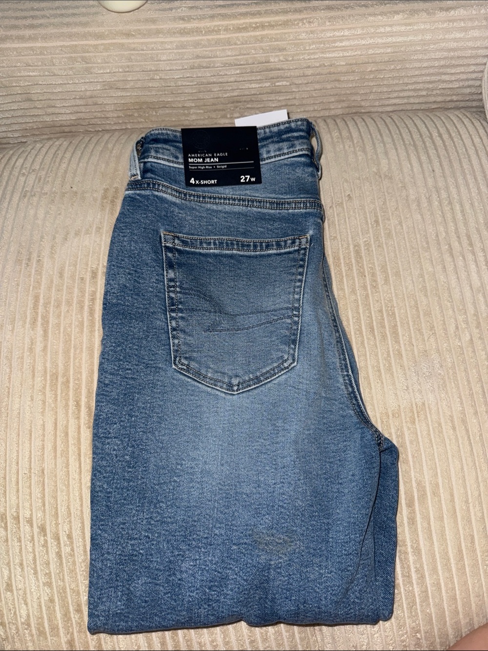 AE Ripped Mom Jean - Picture 4 of 6